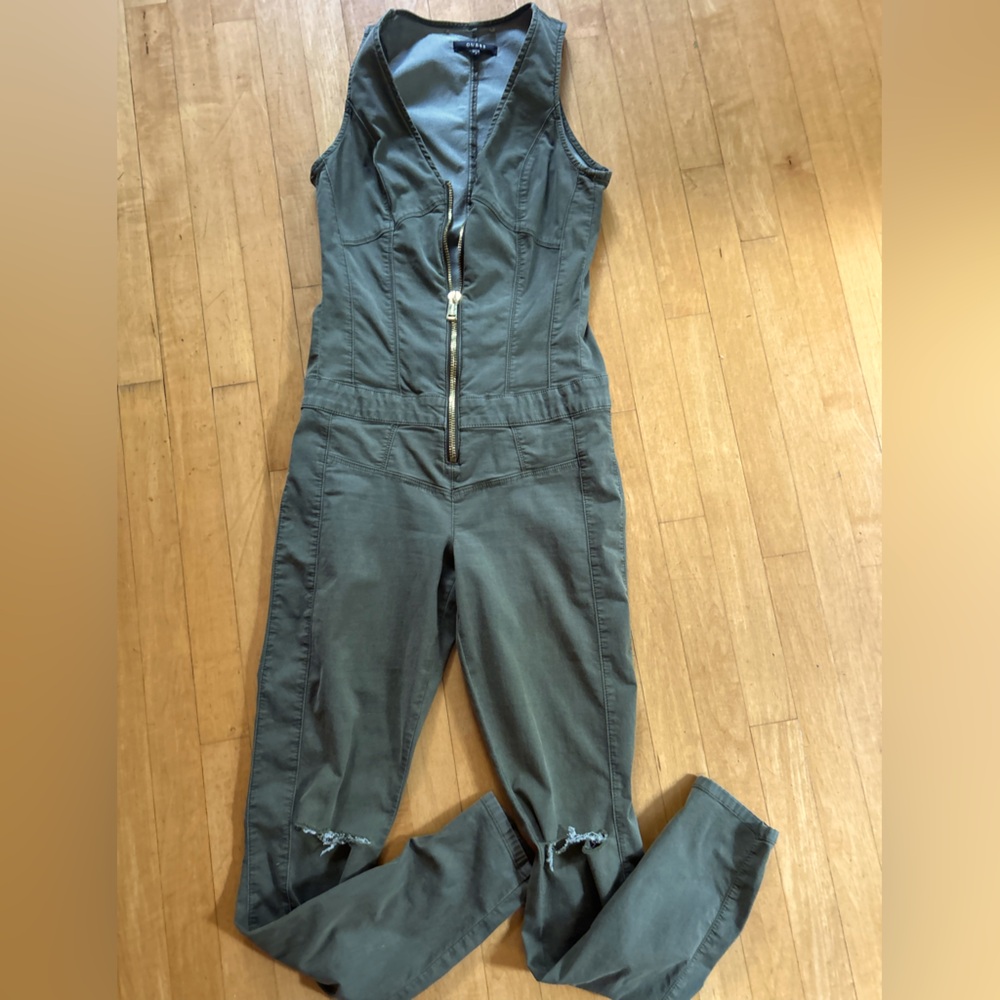 EUC GUESS 🫒SEXY UTILITY JUMPSUIT INTENIONALLY DISTRESSED